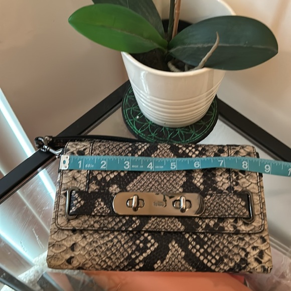 Authentic Coach Faux Snakeskin Python Wristlet With Silver Details - Picture 8 of 10
